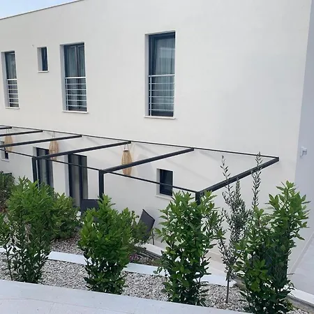 Jolindoor Villa *